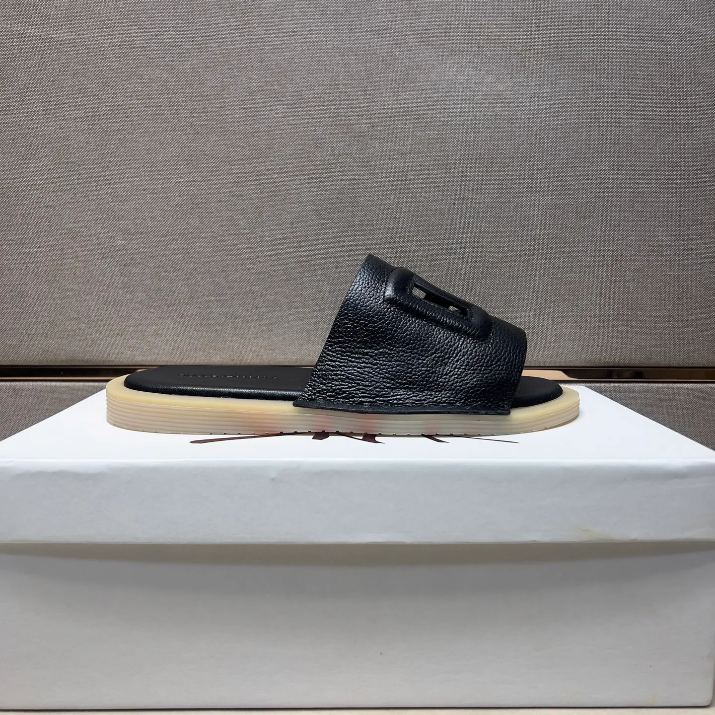 Men's men's shoes 💰pp340【DG～】Men's casual slippers 2025z cabinet sales simultaneously 🔶Size: 38-44#️⃣ 🔷2 colors🔜The upper is made of multi-material splicing➕Genuine leather lining, comfortable and breathable, sole: original comfortable, wear-resistant and non-slip outsole, ⚠️Real thing📱Photographed🎬The real thing is better📢📢📢